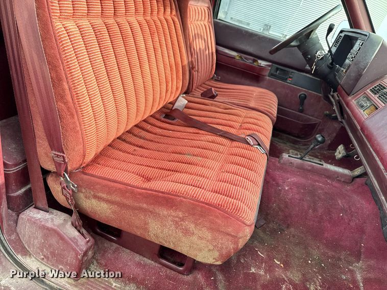 image for item EG7095 1988 Chevrolet Silverado 2500 pickup truck