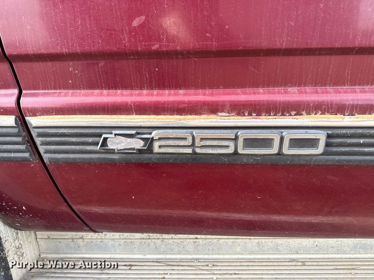 image for item EG7095 1988 Chevrolet Silverado 2500 pickup truck