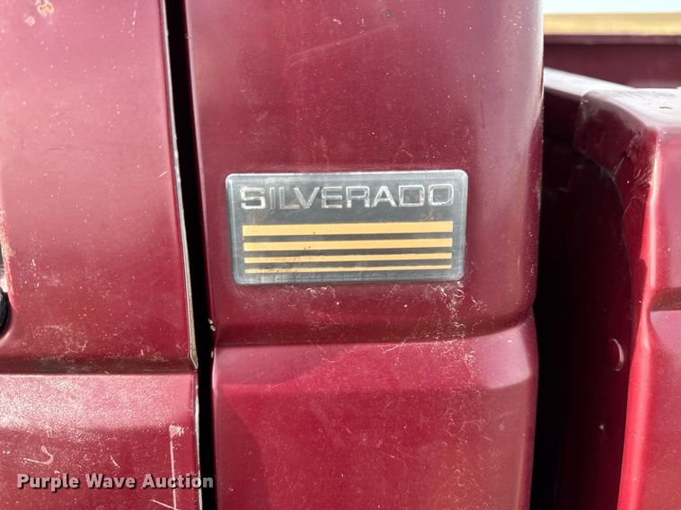 image for item EG7095 1988 Chevrolet Silverado 2500 pickup truck