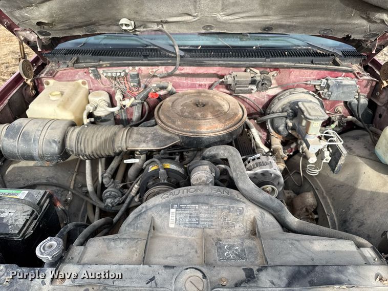 image for item EG7095 1988 Chevrolet Silverado 2500 pickup truck