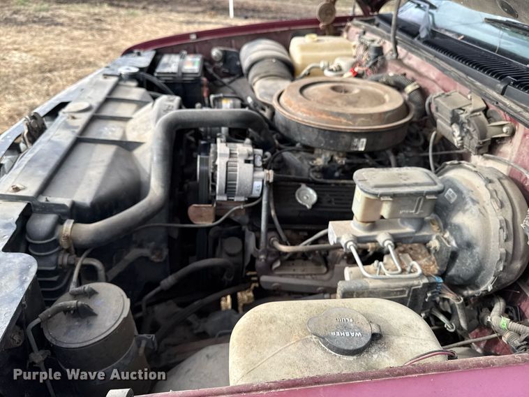 image for item EG7095 1988 Chevrolet Silverado 2500 pickup truck