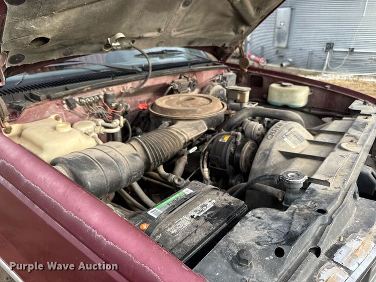 image for item EG7095 1988 Chevrolet Silverado 2500 pickup truck