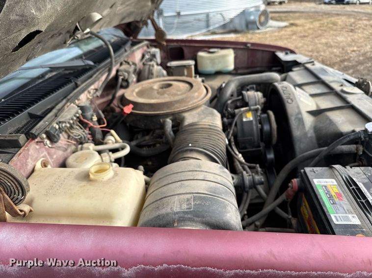 image for item EG7095 1988 Chevrolet Silverado 2500 pickup truck