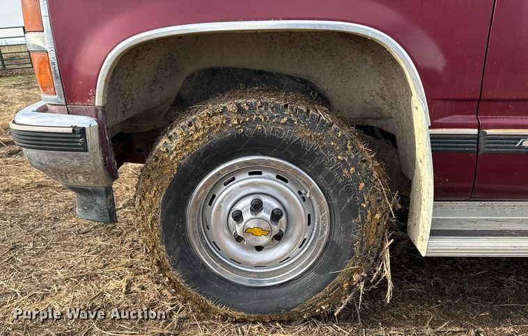 image for item EG7095 1988 Chevrolet Silverado 2500 pickup truck