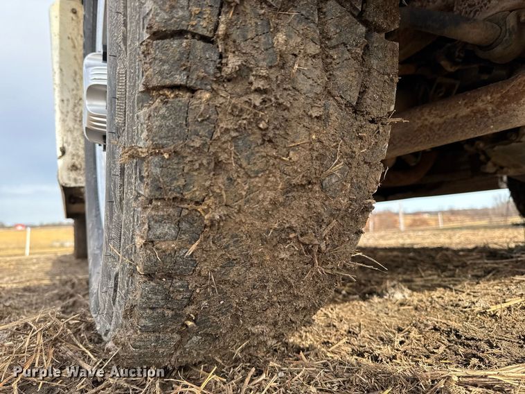 image for item EG7095 1988 Chevrolet Silverado 2500 pickup truck