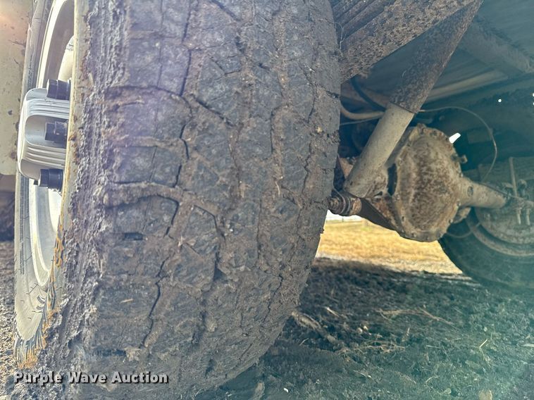 image for item EG7095 1988 Chevrolet Silverado 2500 pickup truck