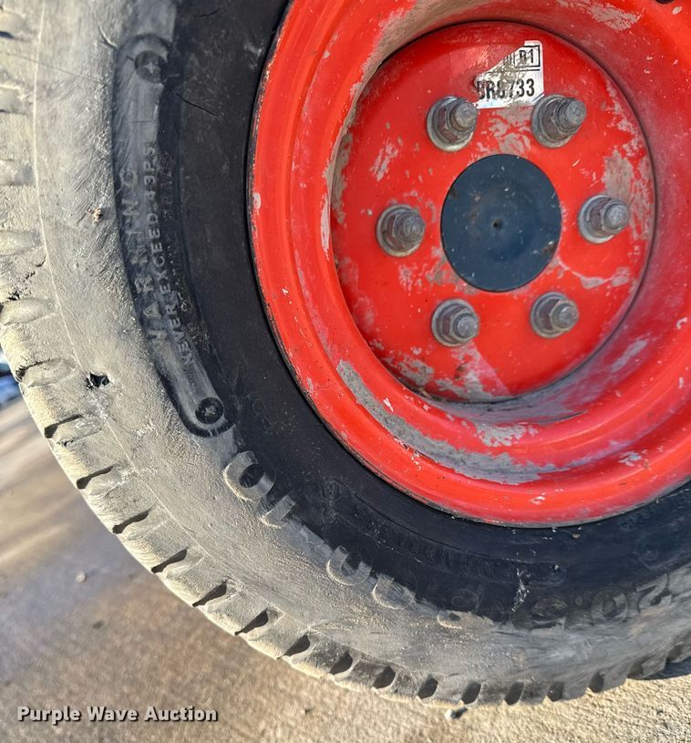 image for item EG7104 Kubota B1150 MFWD tractor