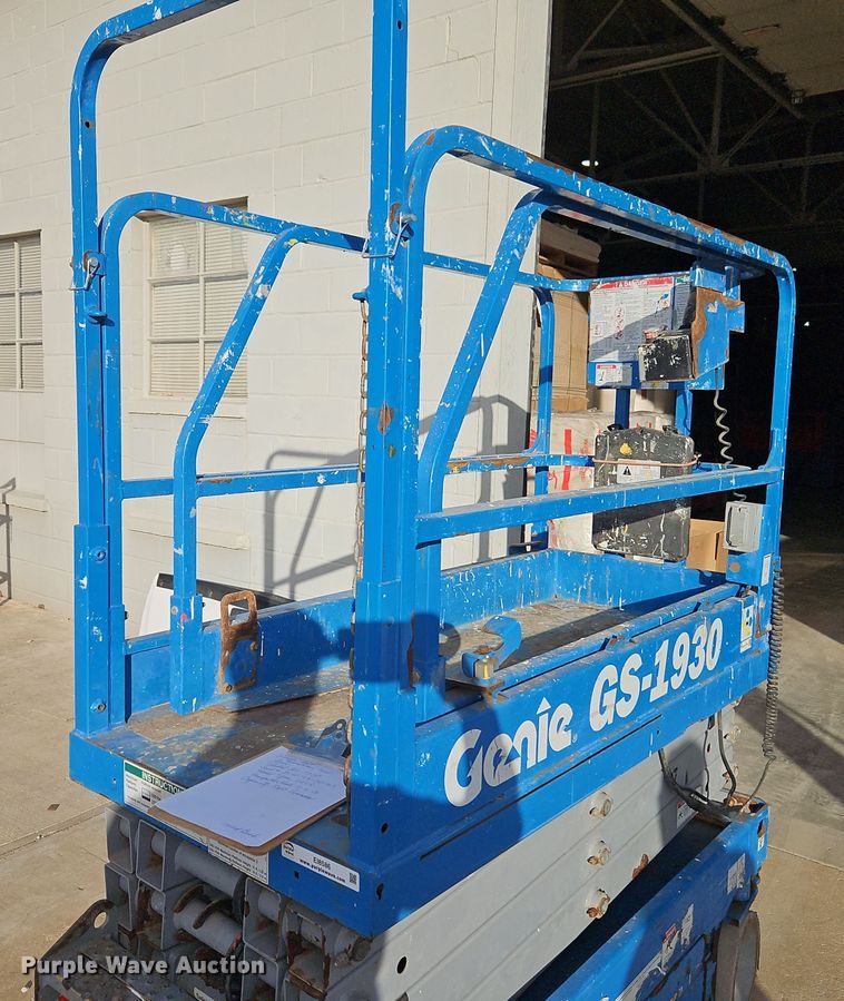 image for item EI8586 2015 Genie GS-1930 scissor lift