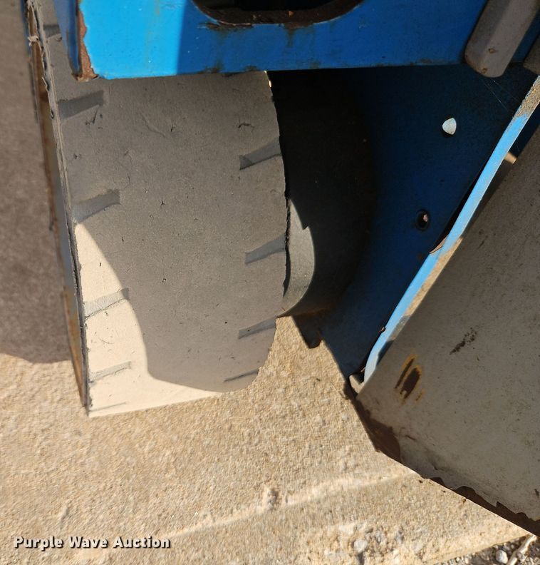 image for item EI8586 2015 Genie GS-1930 scissor lift