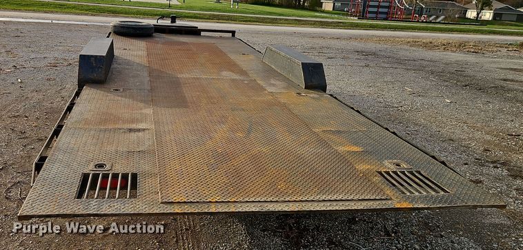 image for item EI8587 2007 Lamar tilt deck equipment trailer