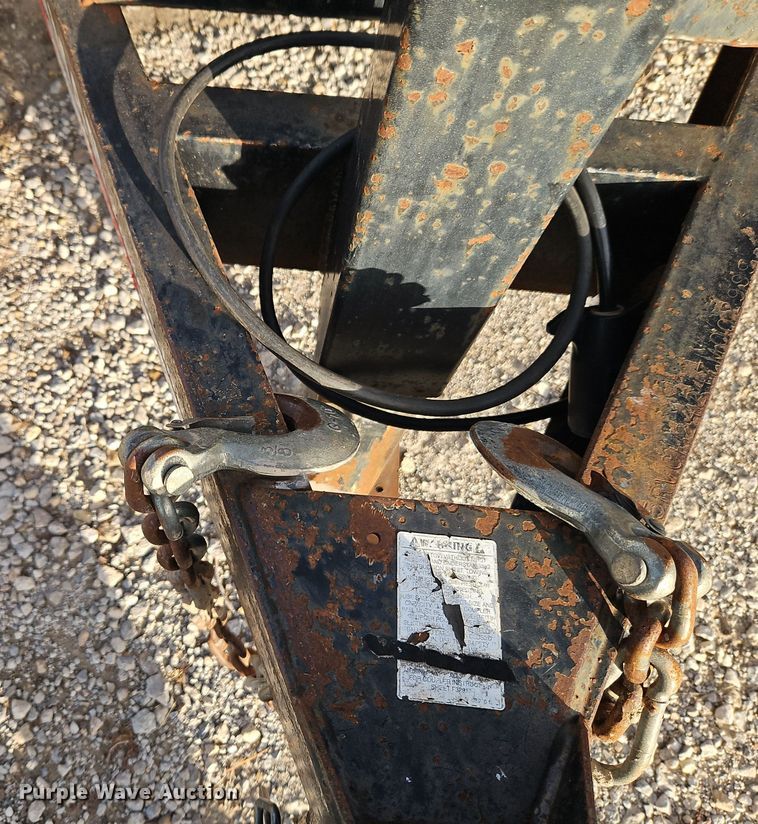 image for item EI8587 2007 Lamar tilt deck equipment trailer