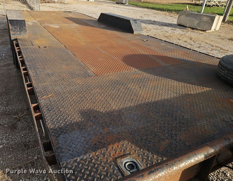 image for item EI8587 2007 Lamar tilt deck equipment trailer