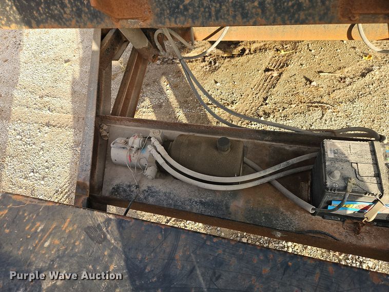 image for item EI8587 2007 Lamar tilt deck equipment trailer