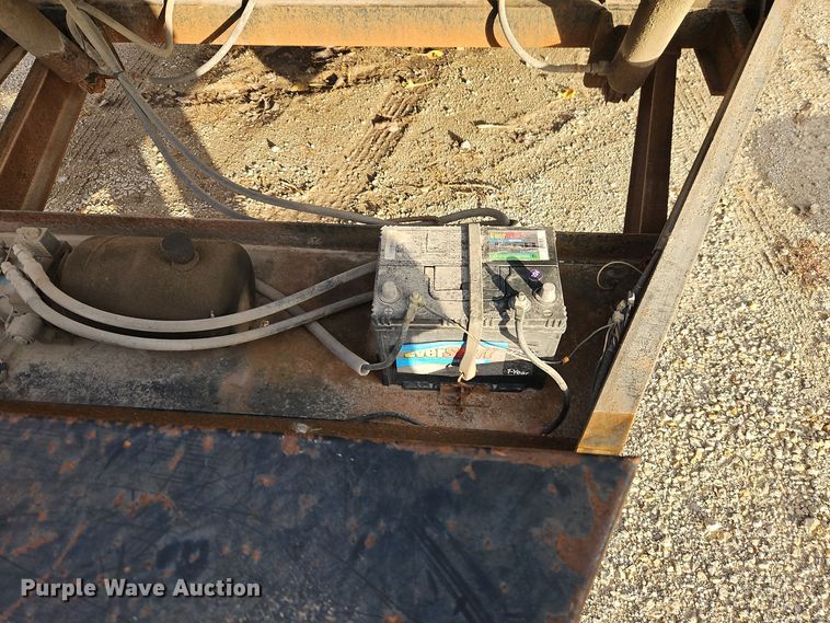 image for item EI8587 2007 Lamar tilt deck equipment trailer