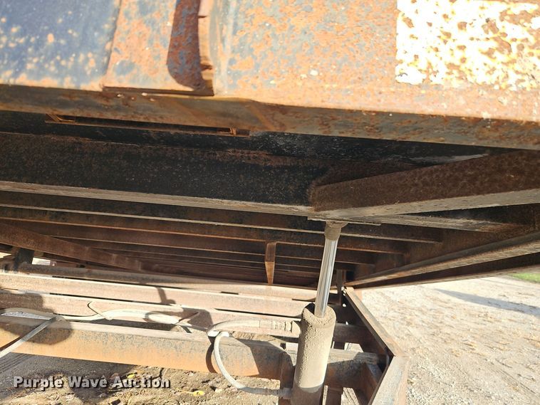 image for item EI8587 2007 Lamar tilt deck equipment trailer