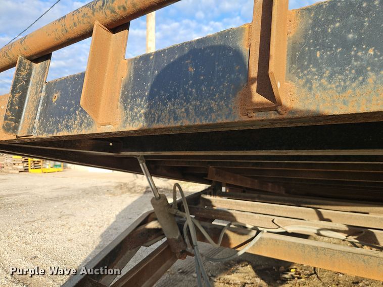 image for item EI8587 2007 Lamar tilt deck equipment trailer