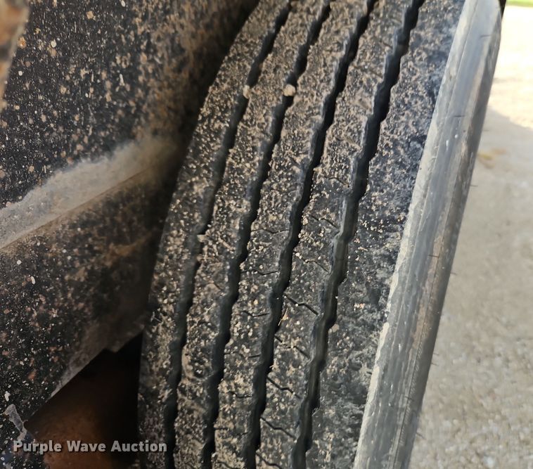 image for item EI8587 2007 Lamar tilt deck equipment trailer