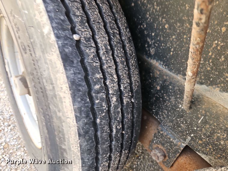 image for item EI8587 2007 Lamar tilt deck equipment trailer