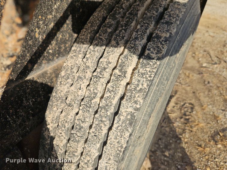 image for item EI8587 2007 Lamar tilt deck equipment trailer