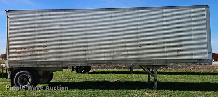 image for item EI8608 1979 Fruehauf FBB8 W1 32.10 dry van trailer