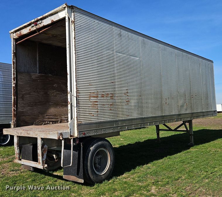 image for item EI8608 1979 Fruehauf FBB8 W1 32.10 dry van trailer