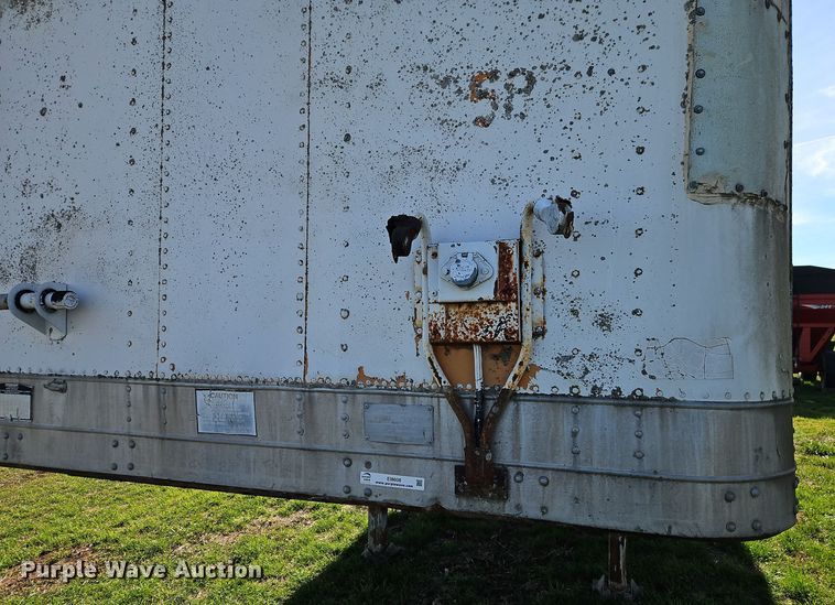 image for item EI8608 1979 Fruehauf FBB8 W1 32.10 dry van trailer