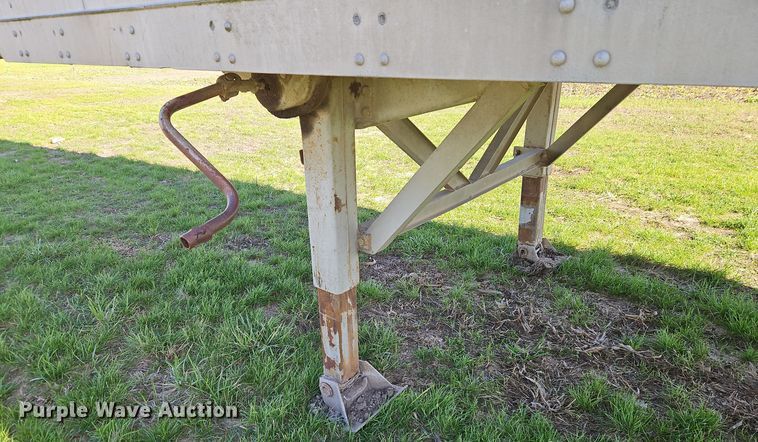 image for item EI8608 1979 Fruehauf FBB8 W1 32.10 dry van trailer