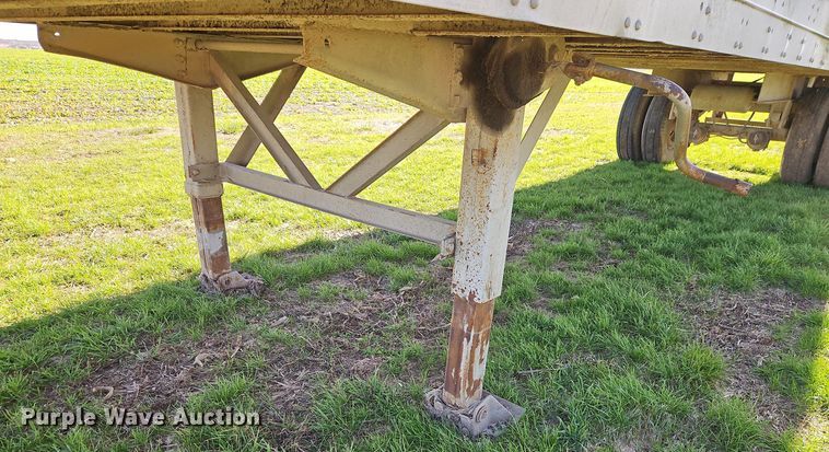 image for item EI8608 1979 Fruehauf FBB8 W1 32.10 dry van trailer