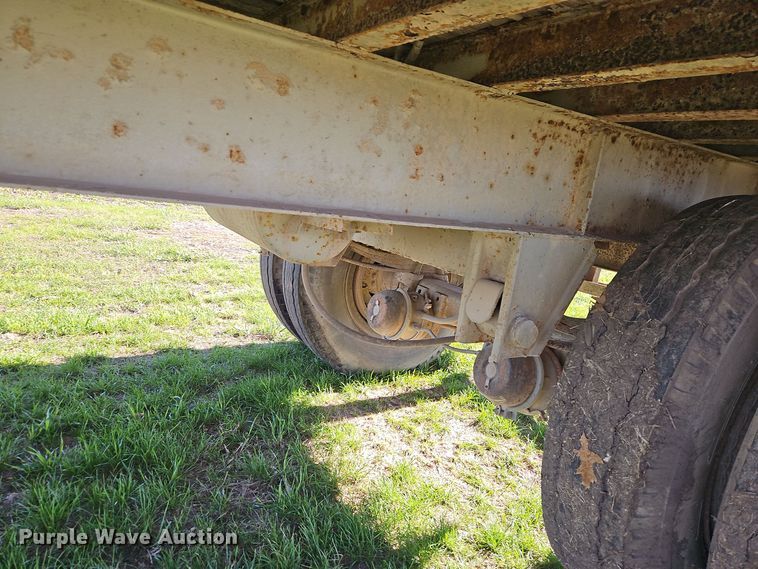 image for item EI8608 1979 Fruehauf FBB8 W1 32.10 dry van trailer