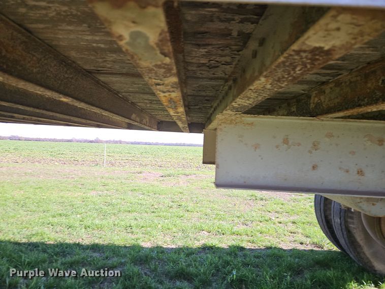 image for item EI8608 1979 Fruehauf FBB8 W1 32.10 dry van trailer