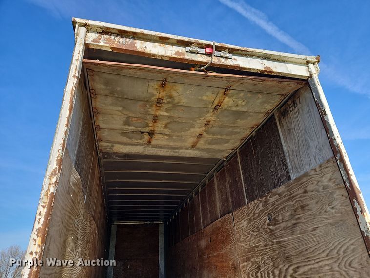 image for item EI8608 1979 Fruehauf FBB8 W1 32.10 dry van trailer