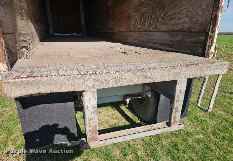 image for item EI8608 1979 Fruehauf FBB8 W1 32.10 dry van trailer