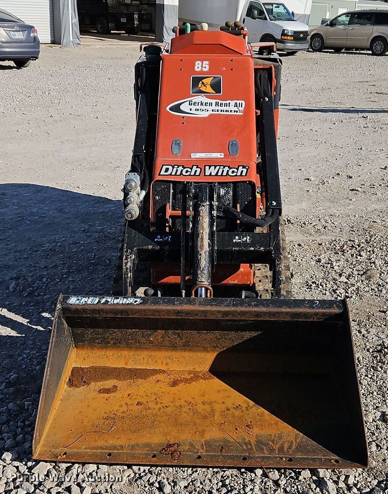 image for item EI8704 2021 Ditch Witch SK600 compact utility loader