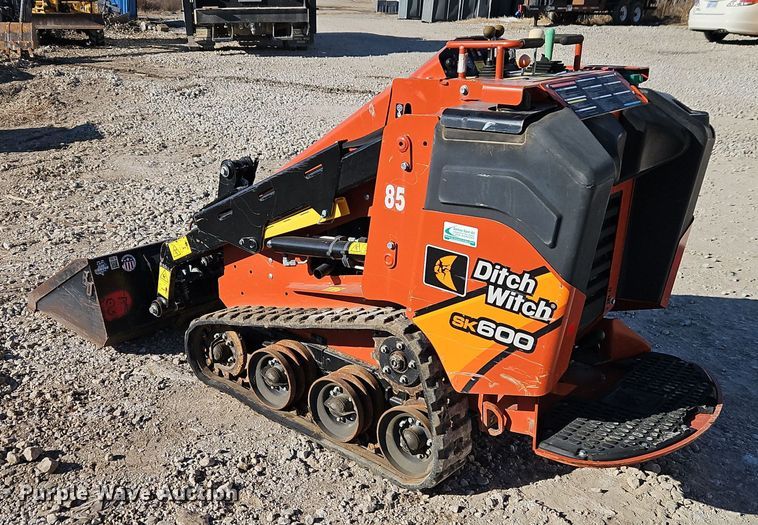 image for item EI8704 2021 Ditch Witch SK600 compact utility loader