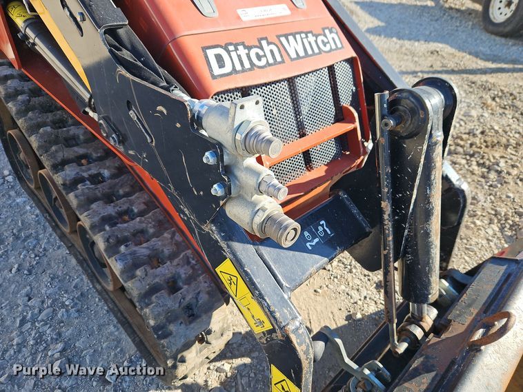 image for item EI8704 2021 Ditch Witch SK600 compact utility loader