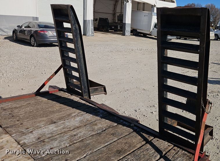 image for item EI8705 2006 Redi Haul equipment trailer