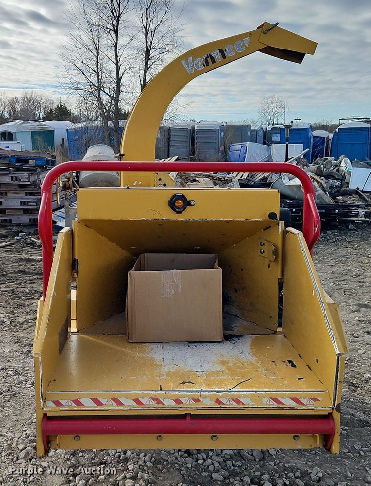 image for item EI8709 2014 Vermeer BC700XL wood chipper
