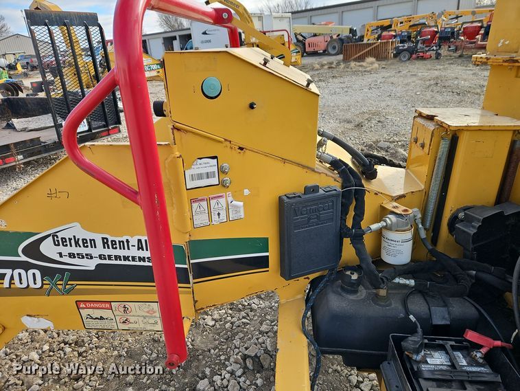 image for item EI8709 2014 Vermeer BC700XL wood chipper