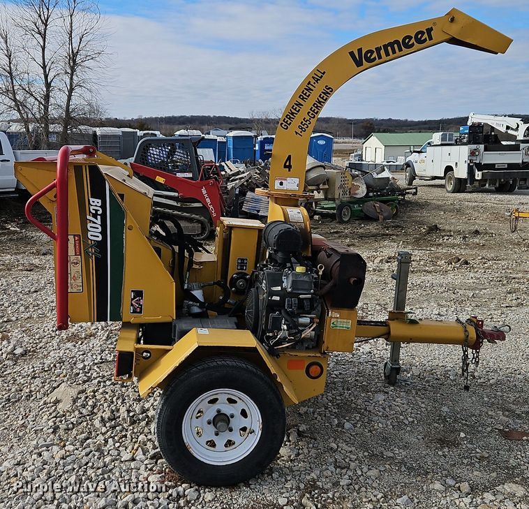 image for item EI8711 2014 Vermeer BC700 XL wood chipper