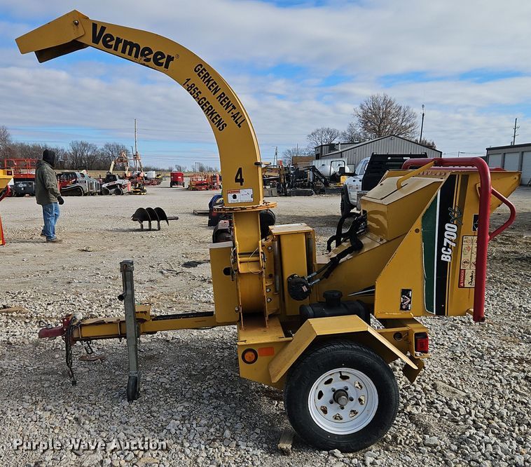 image for item EI8711 2014 Vermeer BC700 XL wood chipper