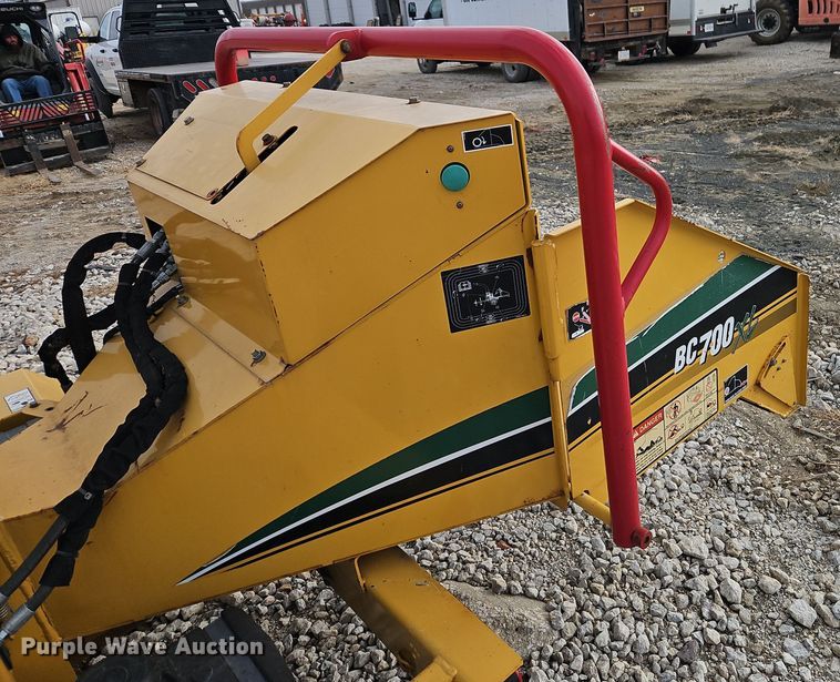 image for item EI8711 2014 Vermeer BC700 XL wood chipper
