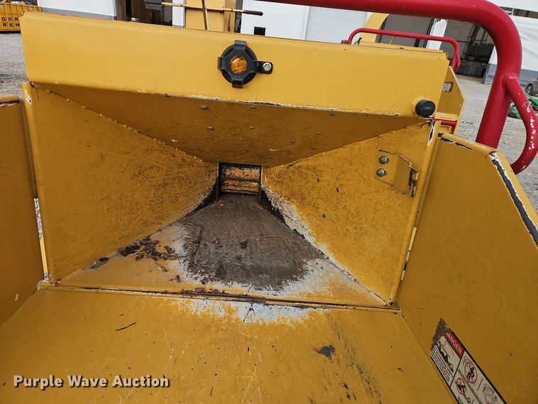 image for item EI8711 2014 Vermeer BC700 XL wood chipper