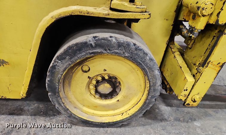 image for item EI8739 Caterpillar T50B forklift