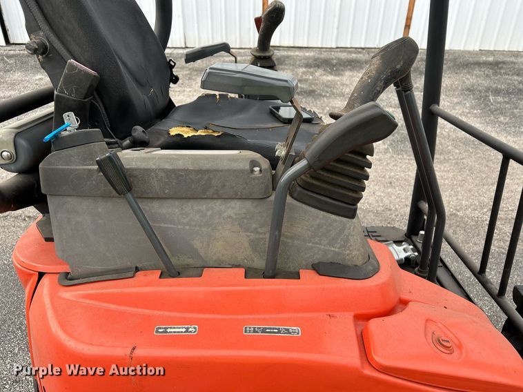 image for item EL6517 2017 Kubota U17 mini excavator