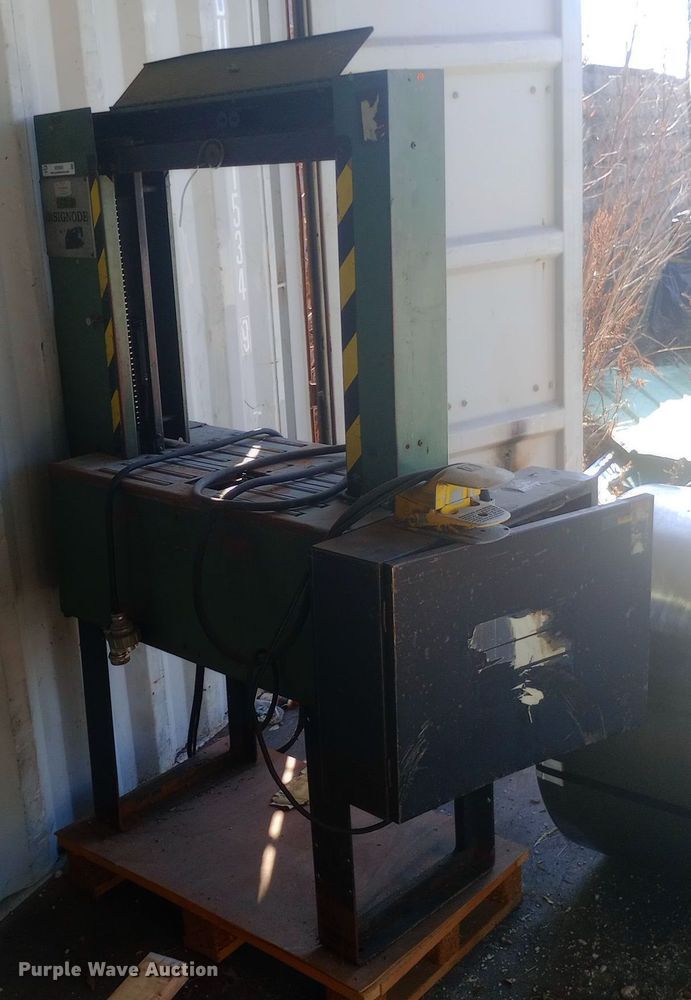 image for item EN8640 (2) plastic banding machines