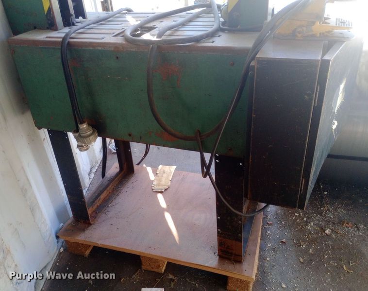 image for item EN8640 (2) plastic banding machines