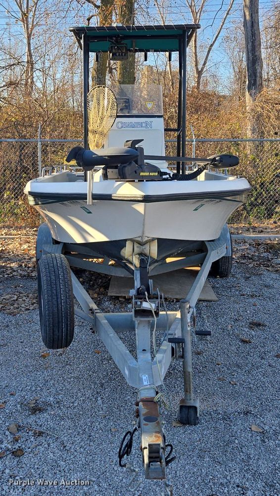 image for item EQ3784 2000 Champion  boat