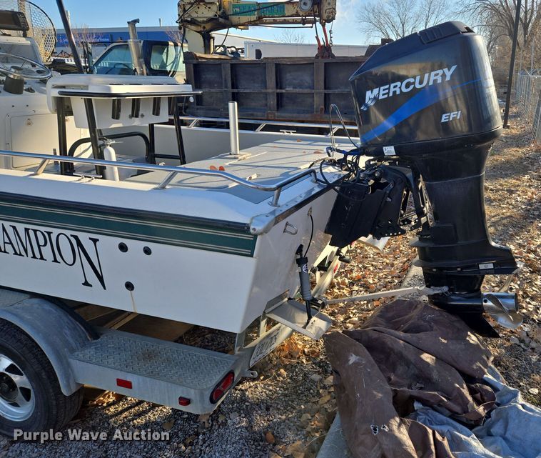 image for item EQ3784 2000 Champion  boat