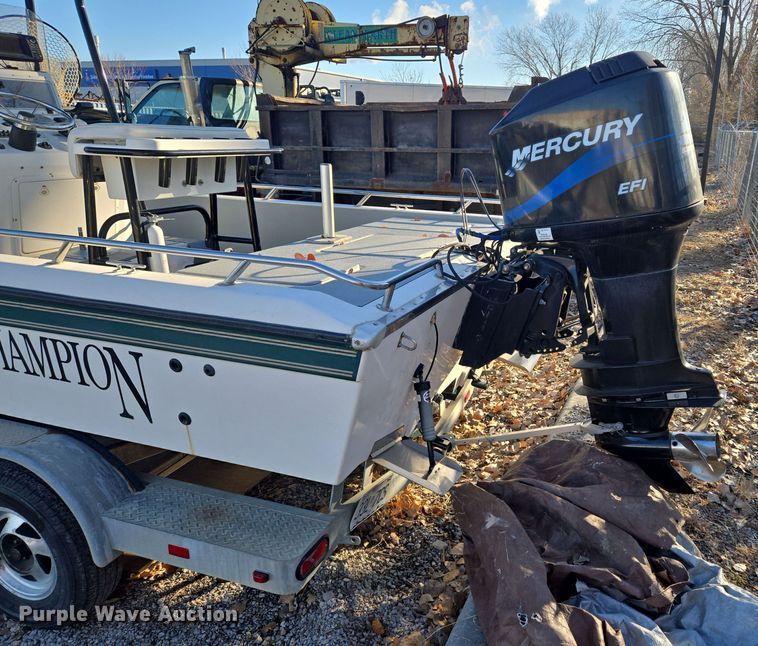 image for item EQ3784 2000 Champion  boat