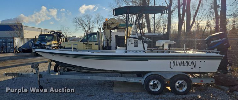 image for item EQ3784 2000 Champion  boat